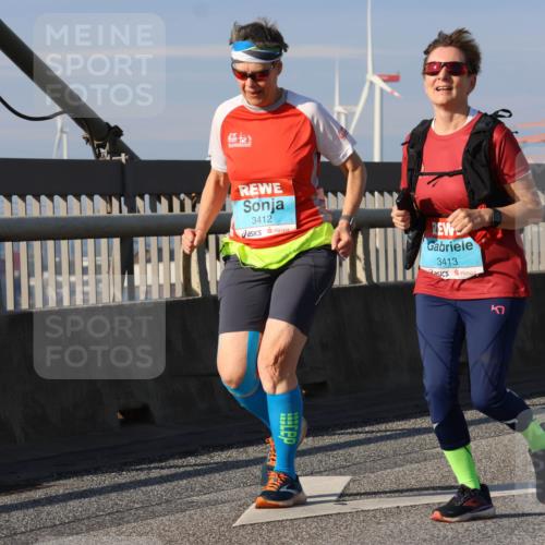 03.10.2025 - Köhlbrandbrückenlauf Strokosch-Dieckow http://msf.ph/oto/9124815 03.10.2025 10:06:11 Position 2 3412, 3413 meine-sportfotos.de