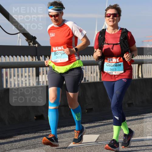 03.10.2025 - Köhlbrandbrückenlauf Strokosch-Dieckow http://msf.ph/oto/9124827 03.10.2025 10:06:11 Position 2 3412, 3413 meine-sportfotos.de