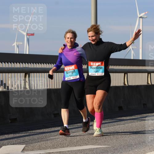 03.10.2025 - Köhlbrandbrückenlauf Strokosch-Dieckow http://msf.ph/oto/9124830 03.10.2025 10:06:13 Position 2 3094, 3095 meine-sportfotos.de