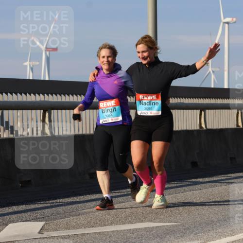 03.10.2025 - Köhlbrandbrückenlauf Strokosch-Dieckow http://msf.ph/oto/9124834 03.10.2025 10:06:13 Position 2 3094, 3095 meine-sportfotos.de