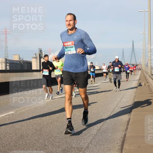 03.10.2025 - Köhlbrandbrückenlauf Lena Gebhardt http://msf.ph/oto/9124836 03.10.2025 09:46:03 Position 2 3118, 1058 meine-sportfotos.de