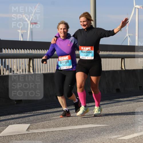 03.10.2025 - Köhlbrandbrückenlauf Strokosch-Dieckow http://msf.ph/oto/9124838 03.10.2025 10:06:13 Position 2 3094, 3095 meine-sportfotos.de