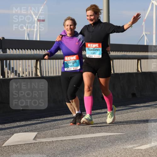 03.10.2025 - Köhlbrandbrückenlauf Strokosch-Dieckow http://msf.ph/oto/9124842 03.10.2025 10:06:14 Position 2 3094, 3095 meine-sportfotos.de