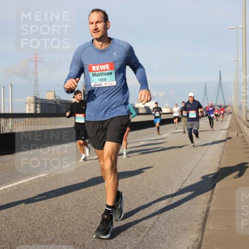 03.10.2025 - Köhlbrandbrückenlauf Lena Gebhardt http://msf.ph/oto/9124848 03.10.2025 09:46:03 Position 2 1058 meine-sportfotos.de