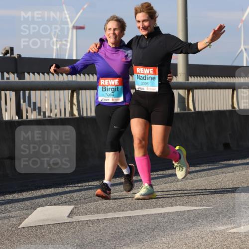 03.10.2025 - Köhlbrandbrückenlauf Strokosch-Dieckow http://msf.ph/oto/9124851 03.10.2025 10:06:14 Position 2 3094, 3095 meine-sportfotos.de