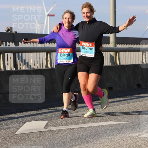 03.10.2025 - Köhlbrandbrückenlauf Strokosch-Dieckow http://msf.ph/oto/9124855 03.10.2025 10:06:14 Position 2 3094, 3095 meine-sportfotos.de
