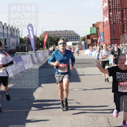 03.10.2025 - Köhlbrandbrückenlauf Jannik Wohlers http://msf.ph/oto/9124856 03.10.2025 13:06:37 Ziel 4015, 4026, 4122, 4151, 4312, 4396, 4405, 4658, 4659, 5798, 5971, 6061, 6256, 6721 meine-sportfotos.de