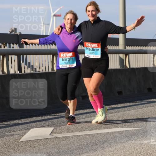 03.10.2025 - Köhlbrandbrückenlauf Strokosch-Dieckow http://msf.ph/oto/9124859 03.10.2025 10:06:14 Position 2 3094, 3095 meine-sportfotos.de