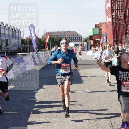 03.10.2025 - Köhlbrandbrückenlauf Jannik Wohlers http://msf.ph/oto/9124861 03.10.2025 13:06:37 Ziel 4015, 4026, 4122, 4151, 4312, 4396, 4405, 4658, 4659, 5798, 5971, 6061, 6256, 6721 meine-sportfotos.de