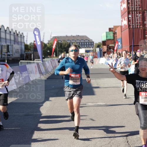 03.10.2025 - Köhlbrandbrückenlauf Jannik Wohlers http://msf.ph/oto/9124862 03.10.2025 13:06:38 Ziel 4015, 4026, 4122, 4151, 4312, 4396, 4405, 4658, 5798, 5971, 6061, 6256, 6721 meine-sportfotos.de