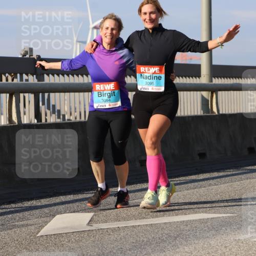 03.10.2025 - Köhlbrandbrückenlauf Strokosch-Dieckow http://msf.ph/oto/9124863 03.10.2025 10:06:14 Position 2 3094, 3095 meine-sportfotos.de