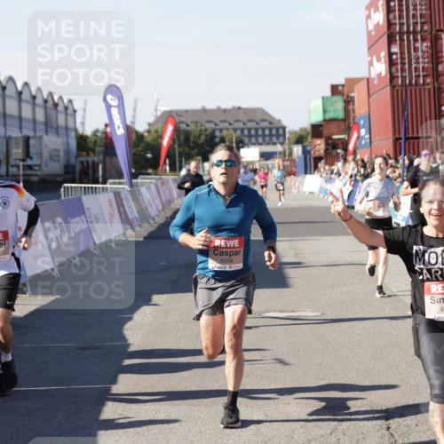 03.10.2025 - Köhlbrandbrückenlauf Jannik Wohlers http://msf.ph/oto/9124865 03.10.2025 13:06:38 Ziel 4015, 4026, 4122, 4151, 4312, 4396, 4405, 4658, 5798, 5971, 6061, 6256, 6721 meine-sportfotos.de