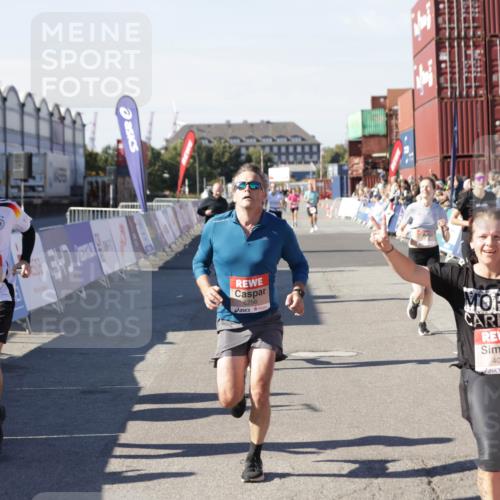 03.10.2025 - Köhlbrandbrückenlauf Jannik Wohlers http://msf.ph/oto/9124869 03.10.2025 13:06:38 Ziel 4015, 4026, 4122, 4151, 4312, 4396, 4405, 4658, 5798, 5971, 6061, 6256, 6721 meine-sportfotos.de