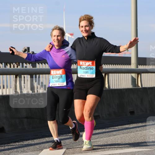 03.10.2025 - Köhlbrandbrückenlauf Strokosch-Dieckow http://msf.ph/oto/9124874 03.10.2025 10:06:14 Position 2 3094, 3095 meine-sportfotos.de