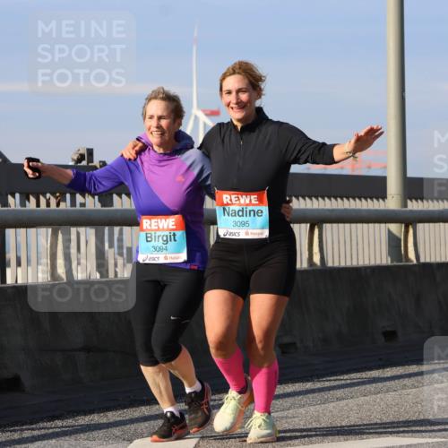 03.10.2025 - Köhlbrandbrückenlauf Strokosch-Dieckow http://msf.ph/oto/9124881 03.10.2025 10:06:14 Position 2 3094, 3095 meine-sportfotos.de