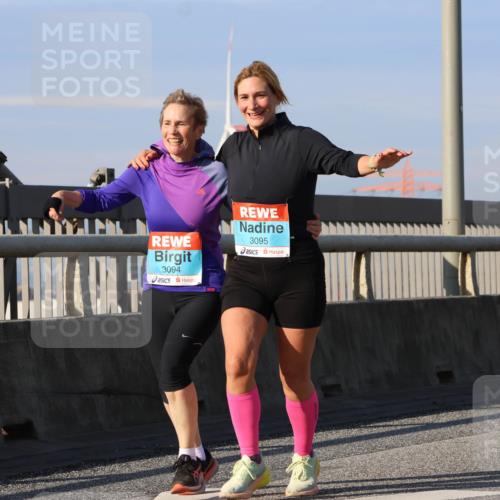 03.10.2025 - Köhlbrandbrückenlauf Strokosch-Dieckow http://msf.ph/oto/9124883 03.10.2025 10:06:14 Position 2 3094, 3095 meine-sportfotos.de