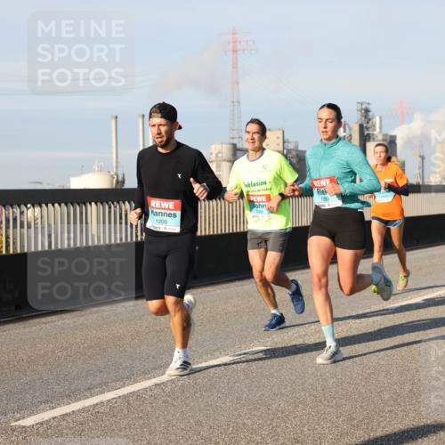 03.10.2025 - Köhlbrandbrückenlauf Lena Gebhardt http://msf.ph/oto/9124886 03.10.2025 09:46:05 Position 2 1205, 1182, 1280 meine-sportfotos.de