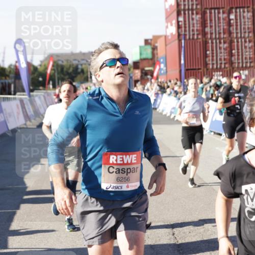 03.10.2025 - Köhlbrandbrückenlauf Jannik Wohlers http://msf.ph/oto/9124908 03.10.2025 13:06:39 Ziel 4015, 4026, 4122, 4151, 4312, 4396, 4405, 5798, 5971, 6061, 6256, 6721 meine-sportfotos.de