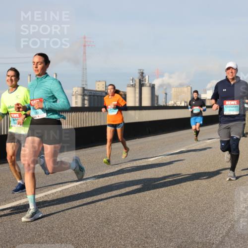 03.10.2025 - Köhlbrandbrückenlauf Lena Gebhardt http://msf.ph/oto/9124911 03.10.2025 09:46:05 Position 2 1280, 2843 meine-sportfotos.de