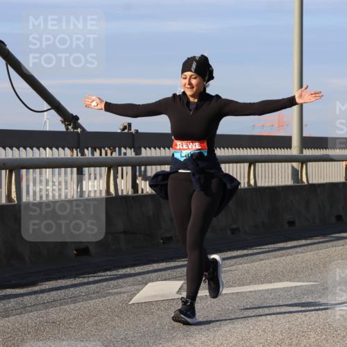 03.10.2025 - Köhlbrandbrückenlauf Strokosch-Dieckow http://msf.ph/oto/9124914 03.10.2025 10:06:18 Position 2 1518 meine-sportfotos.de