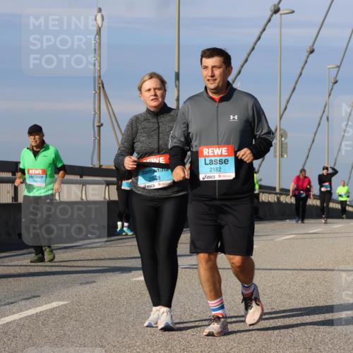 03.10.2025 - Köhlbrandbrückenlauf Strokosch-Dieckow http://msf.ph/oto/9124959 03.10.2025 10:06:26 Position 2 23, 2548, 2182 meine-sportfotos.de