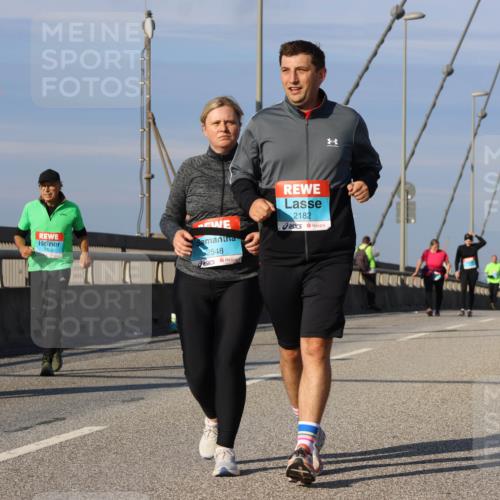 03.10.2025 - Köhlbrandbrückenlauf Strokosch-Dieckow http://msf.ph/oto/9124969 03.10.2025 10:06:26 Position 2 2463, 2548, 2182 meine-sportfotos.de