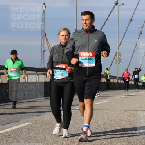 03.10.2025 - Köhlbrandbrückenlauf Strokosch-Dieckow http://msf.ph/oto/9124973 03.10.2025 10:06:26 Position 2 2453, 2548, 2182 meine-sportfotos.de