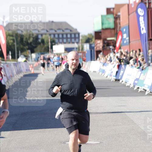 03.10.2025 - Köhlbrandbrückenlauf Jannik Wohlers http://msf.ph/oto/9124981 03.10.2025 13:06:42 Ziel 4015, 4026, 4122, 4151, 4312, 4405, 5798, 5971, 6056, 6061, 6089, 6256, 6721 meine-sportfotos.de