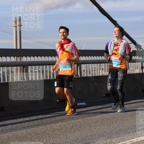 03.10.2025 - Köhlbrandbrückenlauf Strokosch-Dieckow http://msf.ph/oto/9124982 03.10.2025 10:06:28 Position 2 3639, 3637 meine-sportfotos.de