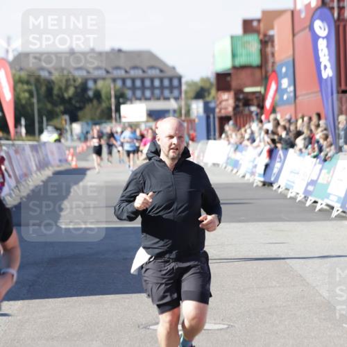 03.10.2025 - Köhlbrandbrückenlauf Jannik Wohlers http://msf.ph/oto/9124984 03.10.2025 13:06:42 Ziel 4015, 4026, 4122, 4151, 4312, 4405, 5798, 5971, 6056, 6061, 6089, 6256, 6721 meine-sportfotos.de