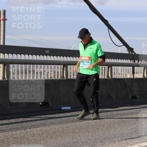 03.10.2025 - Köhlbrandbrückenlauf Strokosch-Dieckow http://msf.ph/oto/9124986 03.10.2025 10:06:31 Position 2 5100, 2453 meine-sportfotos.de
