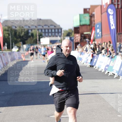 03.10.2025 - Köhlbrandbrückenlauf Jannik Wohlers http://msf.ph/oto/9124990 03.10.2025 13:06:42 Ziel 4015, 4026, 4122, 4151, 4312, 4405, 5798, 5971, 6056, 6061, 6089, 6256, 6721 meine-sportfotos.de