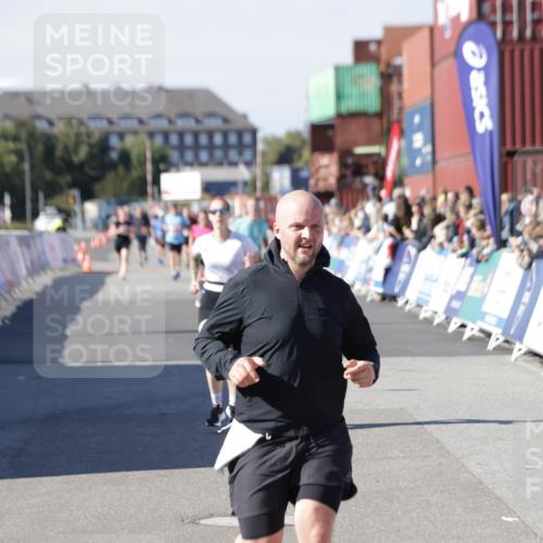 03.10.2025 - Köhlbrandbrückenlauf Jannik Wohlers http://msf.ph/oto/9124993 03.10.2025 13:06:43 Ziel 4026, 4151, 4312, 4405, 5798, 5971, 6056, 6061, 6089, 6256, 6721 meine-sportfotos.de