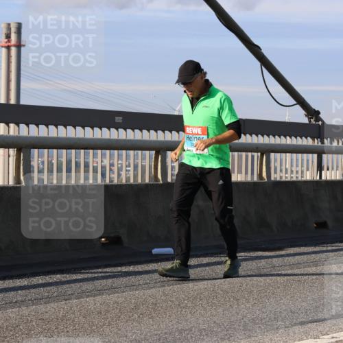 03.10.2025 - Köhlbrandbrückenlauf Strokosch-Dieckow http://msf.ph/oto/9124994 03.10.2025 10:06:31 Position 2 24 meine-sportfotos.de
