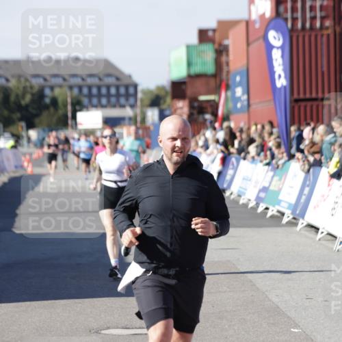 03.10.2025 - Köhlbrandbrückenlauf Jannik Wohlers http://msf.ph/oto/9124997 03.10.2025 13:06:43 Ziel 4026, 4151, 4312, 4405, 5798, 5971, 6056, 6061, 6089, 6256, 6721 meine-sportfotos.de