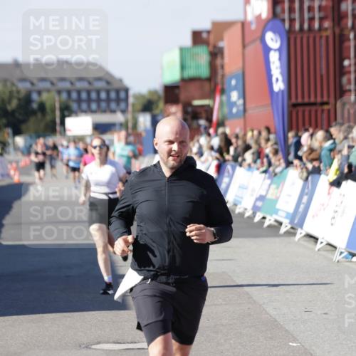 03.10.2025 - Köhlbrandbrückenlauf Jannik Wohlers http://msf.ph/oto/9125001 03.10.2025 13:06:43 Ziel 4026, 4151, 4312, 4405, 5798, 5971, 6056, 6061, 6089, 6256, 6721 meine-sportfotos.de