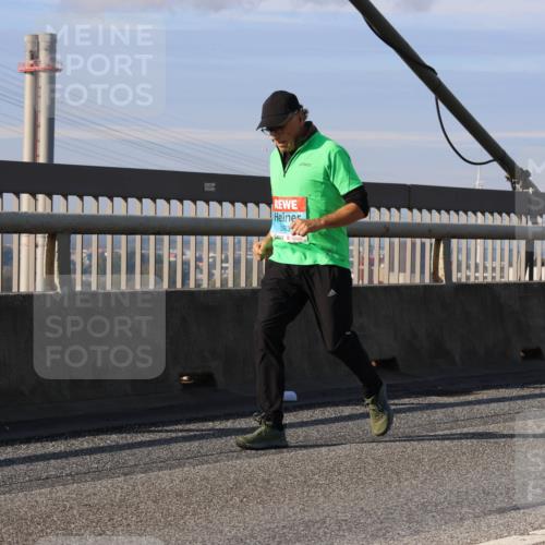 03.10.2025 - Köhlbrandbrückenlauf Strokosch-Dieckow http://msf.ph/oto/9125002 03.10.2025 10:06:31 Position 2  meine-sportfotos.de