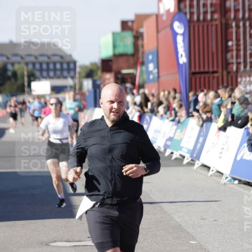 03.10.2025 - Köhlbrandbrückenlauf Jannik Wohlers http://msf.ph/oto/9125003 03.10.2025 13:06:43 Ziel 4026, 4151, 4312, 4405, 5798, 5971, 6056, 6061, 6089, 6256, 6721 meine-sportfotos.de
