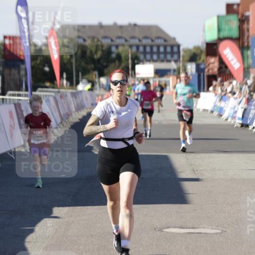 03.10.2025 - Köhlbrandbrückenlauf Jannik Wohlers http://msf.ph/oto/9125012 03.10.2025 13:06:45 Ziel 4026, 4151, 4312, 4405, 5798, 5971, 6056, 6061, 6089, 6256, 6721 meine-sportfotos.de