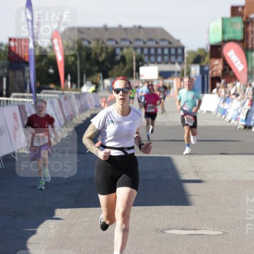 03.10.2025 - Köhlbrandbrückenlauf Jannik Wohlers http://msf.ph/oto/9125017 03.10.2025 13:06:45 Ziel 4026, 4151, 4312, 4405, 5798, 5971, 6056, 6061, 6089, 6256, 6721 meine-sportfotos.de