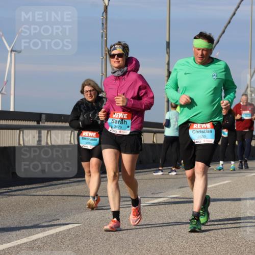03.10.2025 - Köhlbrandbrückenlauf Strokosch-Dieckow http://msf.ph/oto/9125022 03.10.2025 10:06:48 Position 2 3319, 2479, 2839 meine-sportfotos.de