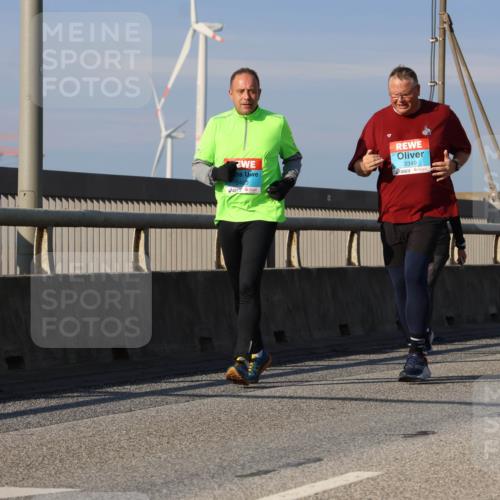 03.10.2025 - Köhlbrandbrückenlauf Strokosch-Dieckow http://msf.ph/oto/9125042 03.10.2025 10:06:54 Position 2 2480, 3349, 2926 meine-sportfotos.de