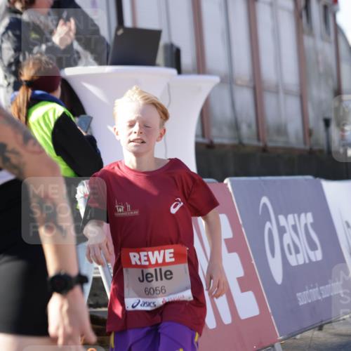 03.10.2025 - Köhlbrandbrückenlauf Jannik Wohlers http://msf.ph/oto/9125060 03.10.2025 13:06:49 Ziel 4405, 5798, 5963, 5971, 6056, 6061, 6089, 6721, 6745 meine-sportfotos.de