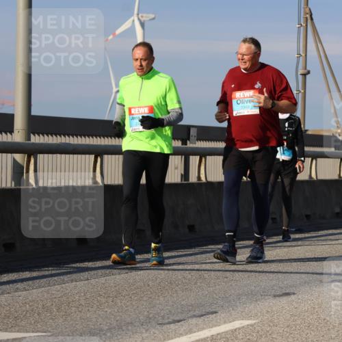 03.10.2025 - Köhlbrandbrückenlauf Strokosch-Dieckow http://msf.ph/oto/9125062 03.10.2025 10:06:54 Position 2 24, 3349, 327 meine-sportfotos.de