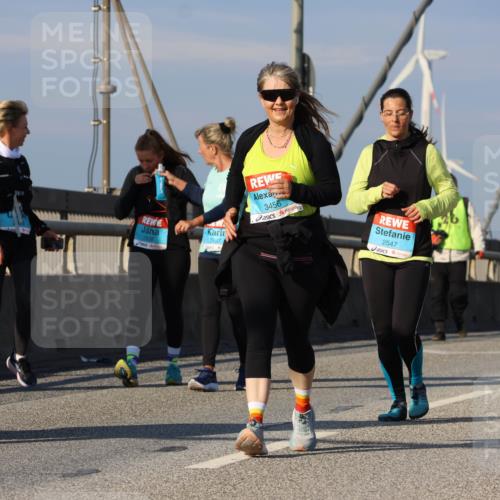 03.10.2025 - Köhlbrandbrückenlauf Strokosch-Dieckow http://msf.ph/oto/9125070 03.10.2025 10:06:56 Position 2 2926, 2927, 3456, 2547, 2199 meine-sportfotos.de
