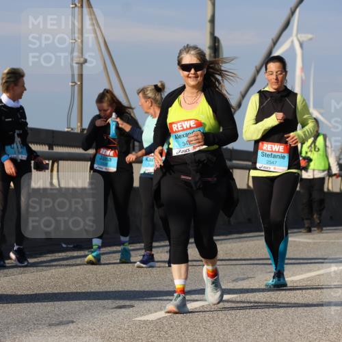 03.10.2025 - Köhlbrandbrückenlauf Strokosch-Dieckow http://msf.ph/oto/9125072 03.10.2025 10:06:56 Position 2 34, 2927, 2547, 2199 meine-sportfotos.de