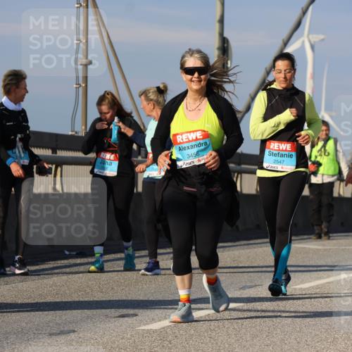 03.10.2025 - Köhlbrandbrückenlauf Strokosch-Dieckow http://msf.ph/oto/9125077 03.10.2025 10:06:56 Position 2 2926, 3456, 2547, 2199 meine-sportfotos.de