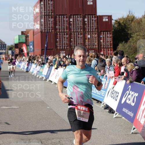 03.10.2025 - Köhlbrandbrückenlauf Jannik Wohlers http://msf.ph/oto/9125080 03.10.2025 13:06:53 Ziel 4152, 4249, 5963, 5971, 6056, 6089, 6745, 6799 meine-sportfotos.de