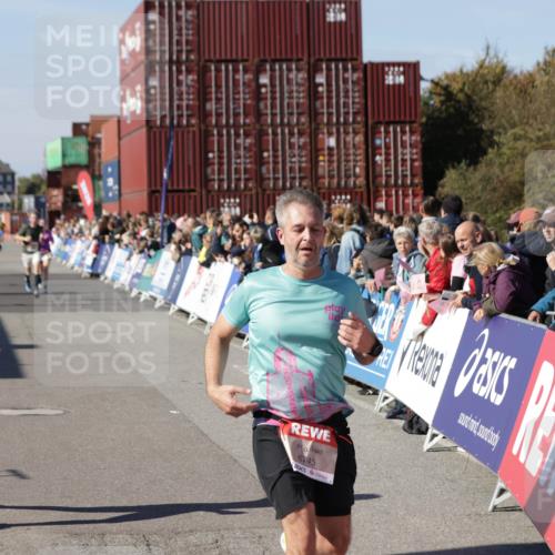 03.10.2025 - Köhlbrandbrückenlauf Jannik Wohlers http://msf.ph/oto/9125083 03.10.2025 13:06:53 Ziel 4152, 4249, 5963, 5971, 6056, 6089, 6745, 6799 meine-sportfotos.de