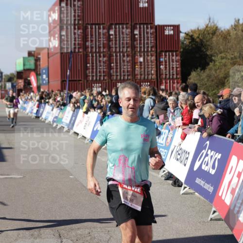 03.10.2025 - Köhlbrandbrückenlauf Jannik Wohlers http://msf.ph/oto/9125085 03.10.2025 13:06:53 Ziel 4152, 4249, 5963, 5971, 6056, 6089, 6745, 6799 meine-sportfotos.de
